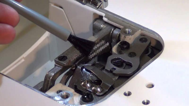 How to Apply Sewing Machine Oil?